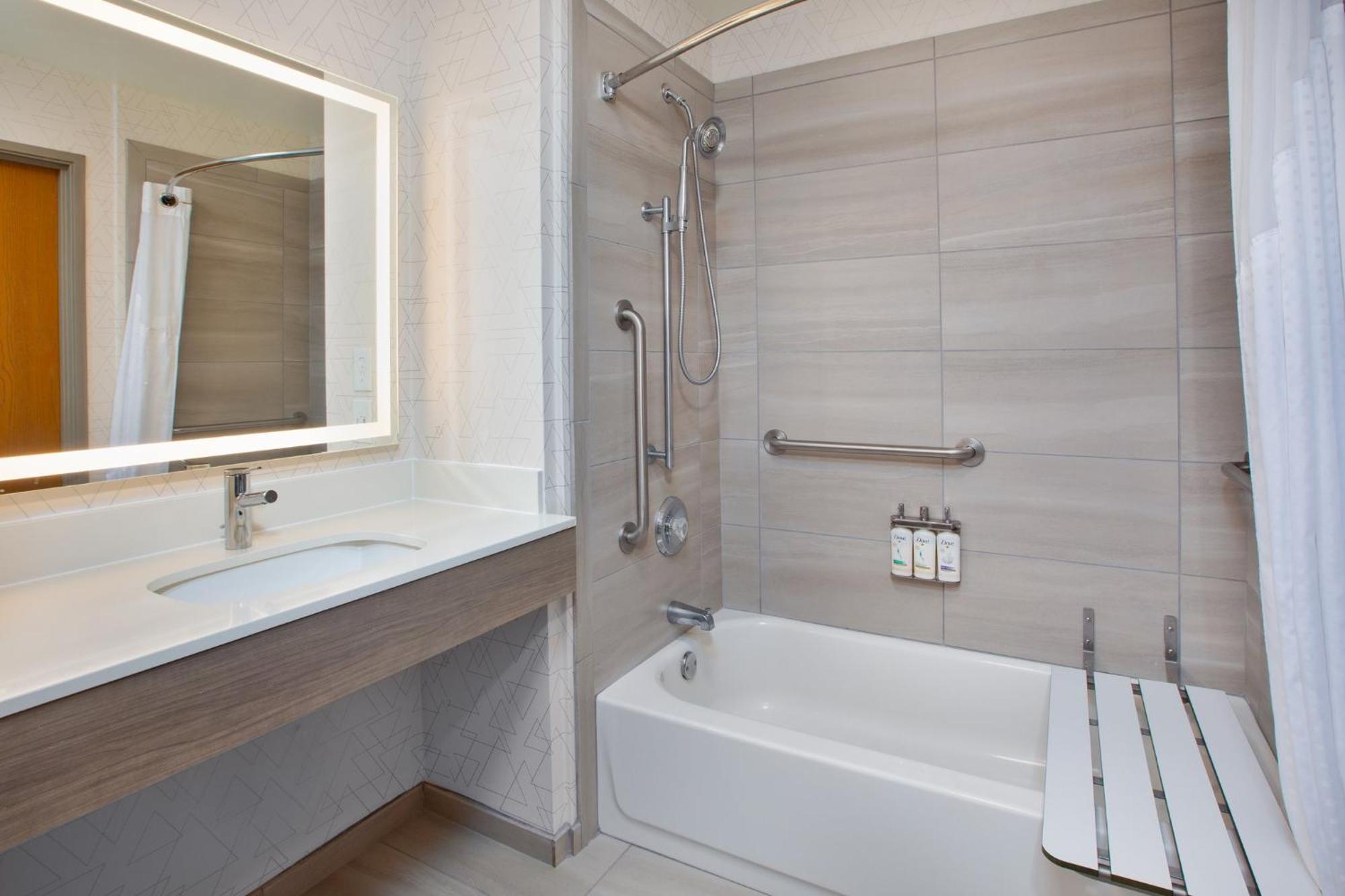 Holiday Inn Express & Suites Buffalo, An Ihg Hotel Bagian luar foto