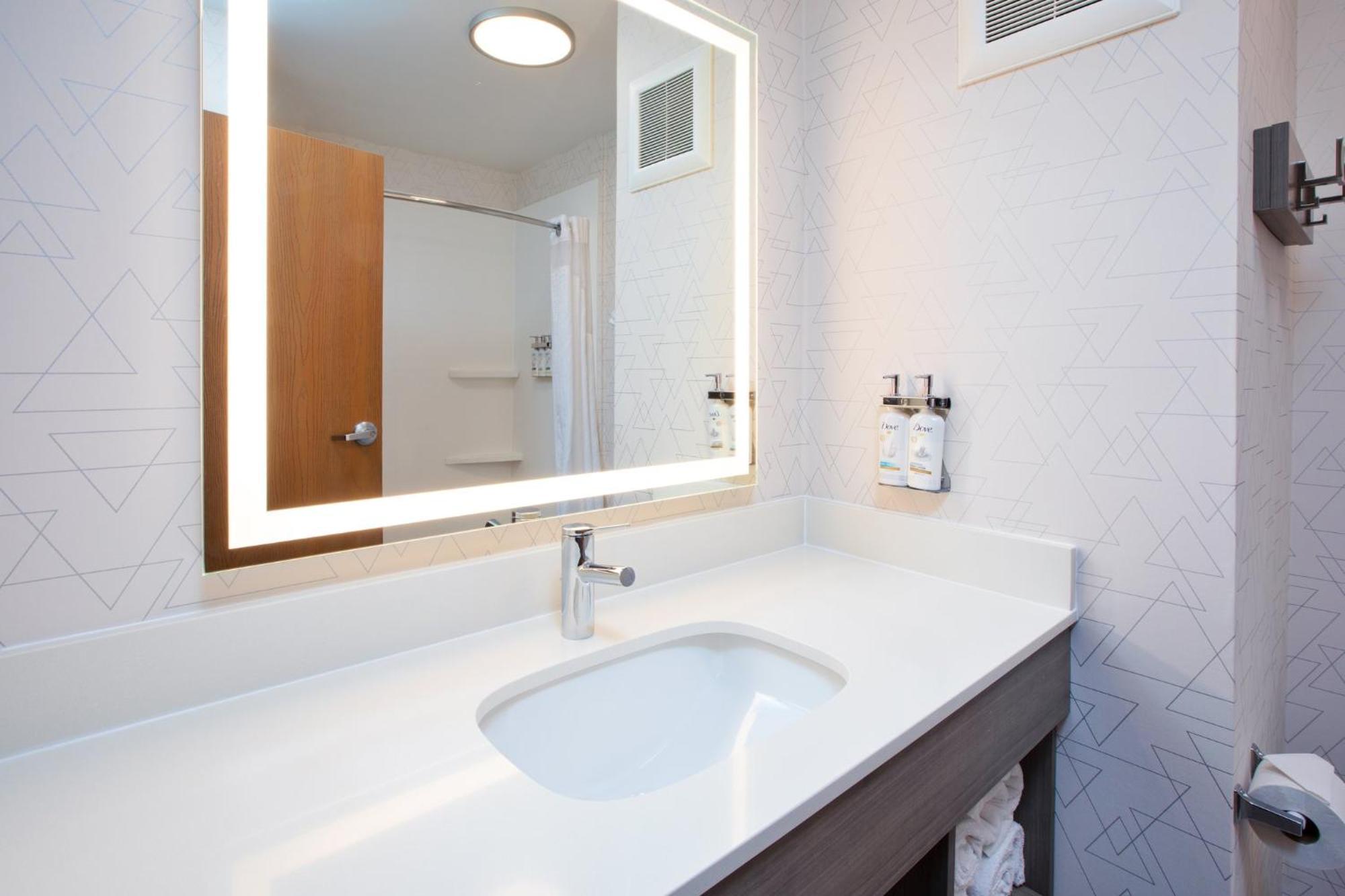 Holiday Inn Express & Suites Buffalo, An Ihg Hotel Bagian luar foto