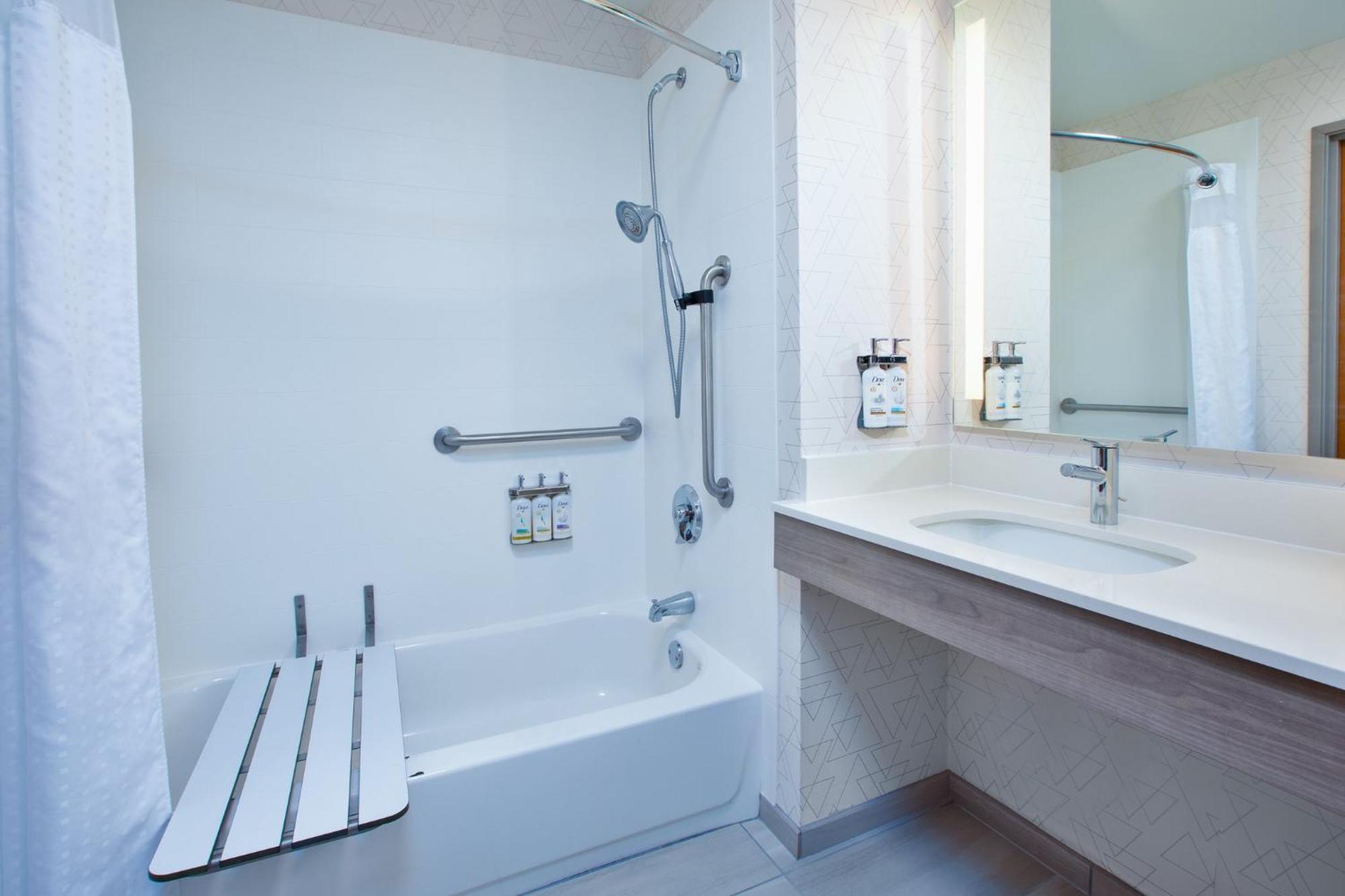 Holiday Inn Express & Suites Buffalo, An Ihg Hotel Bagian luar foto