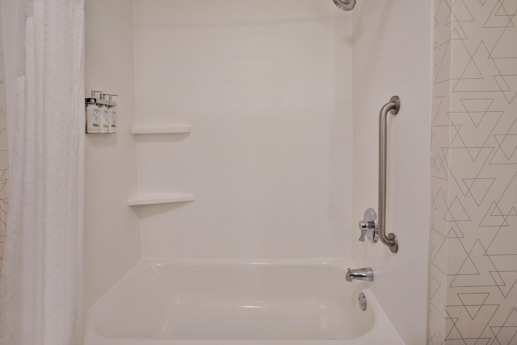 Holiday Inn Express & Suites Buffalo, An Ihg Hotel Bagian luar foto