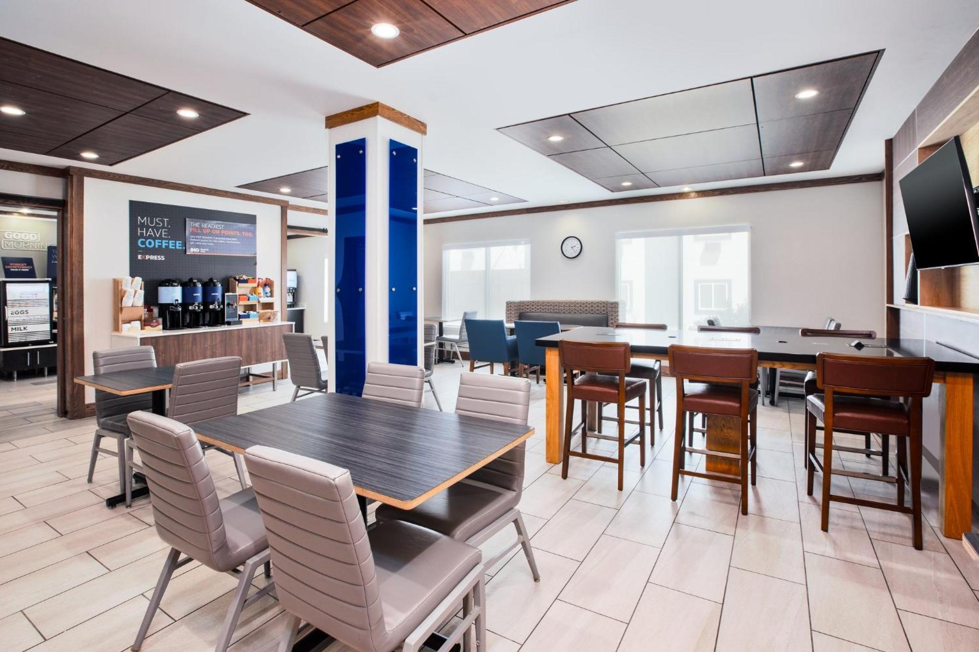 Holiday Inn Express & Suites Buffalo, An Ihg Hotel Bagian luar foto