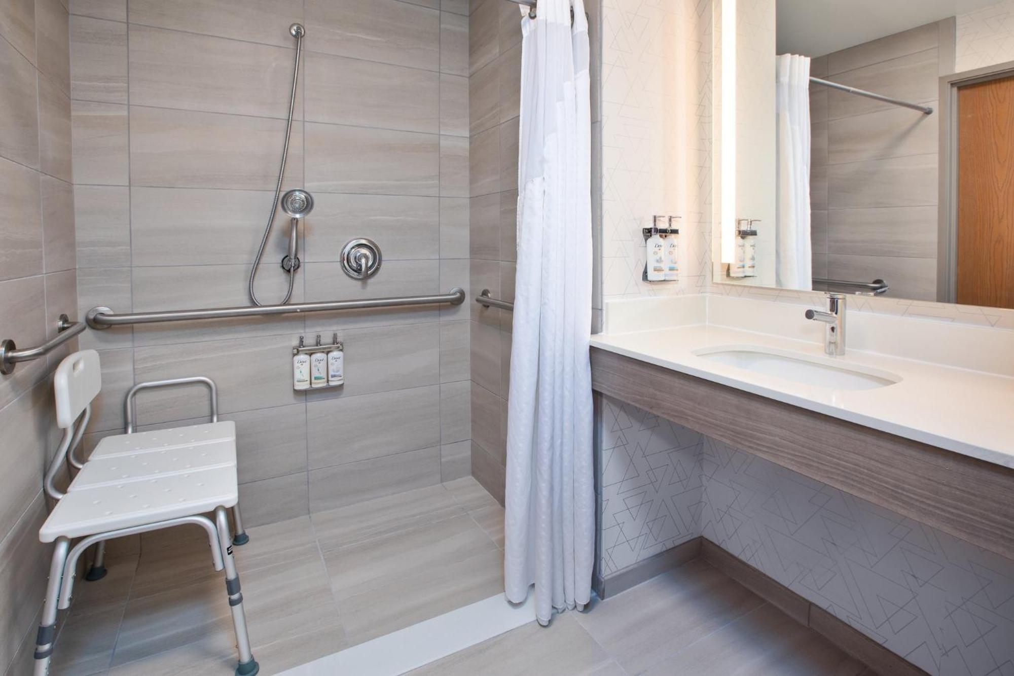 Holiday Inn Express & Suites Buffalo, An Ihg Hotel Bagian luar foto