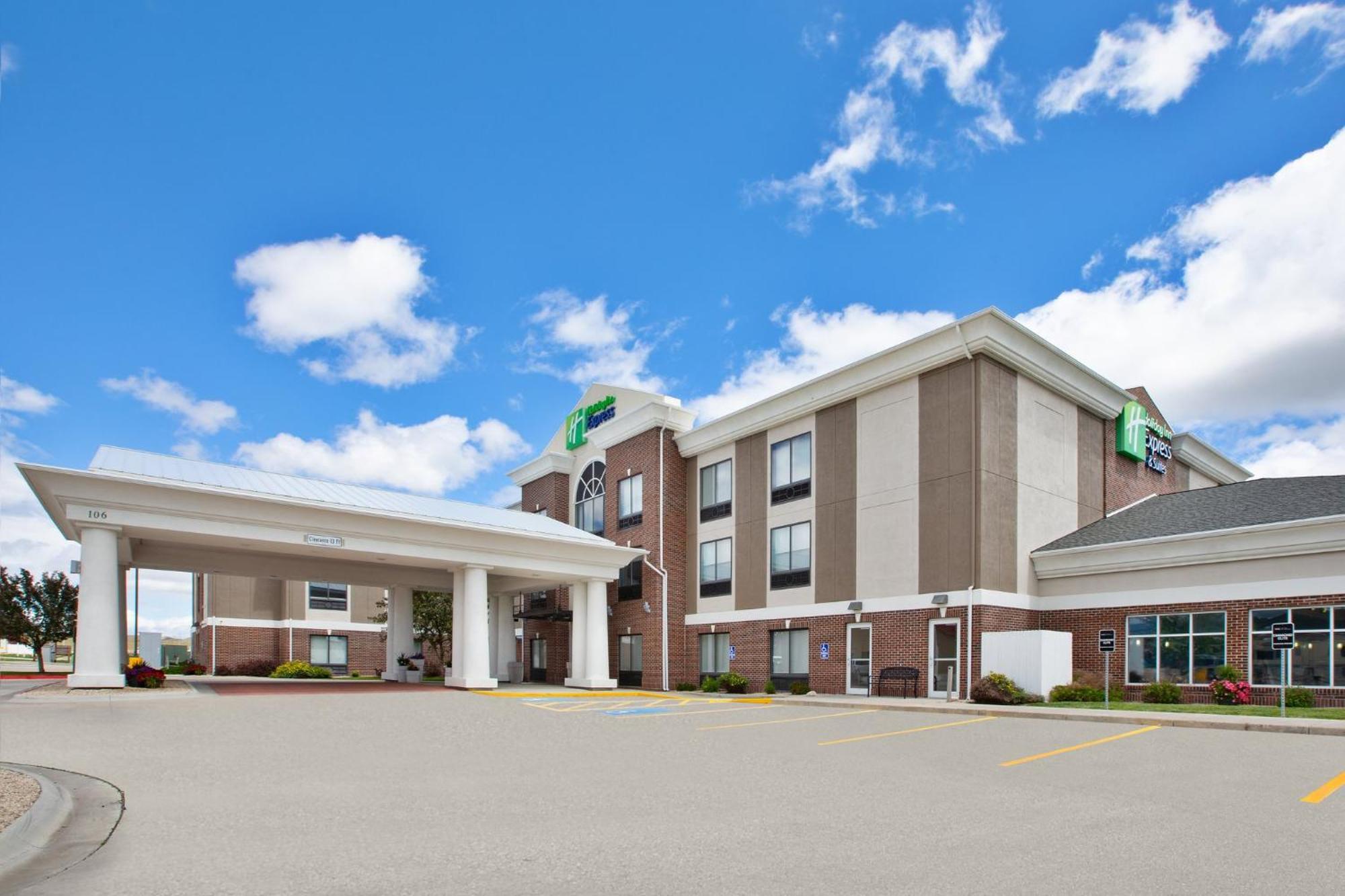 Holiday Inn Express & Suites Buffalo, An Ihg Hotel Bagian luar foto